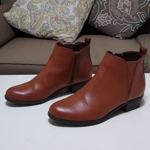 Comfortable ankle boots with memory foam footbed